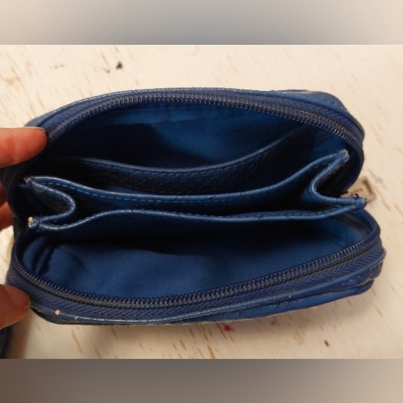 Liz Claiborne Small Wristlet Wallet Blue Faux Crocodile Clutch Purse - Picture 5 of 7